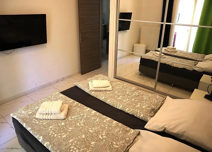 Laura Aristotelous Square Apartment