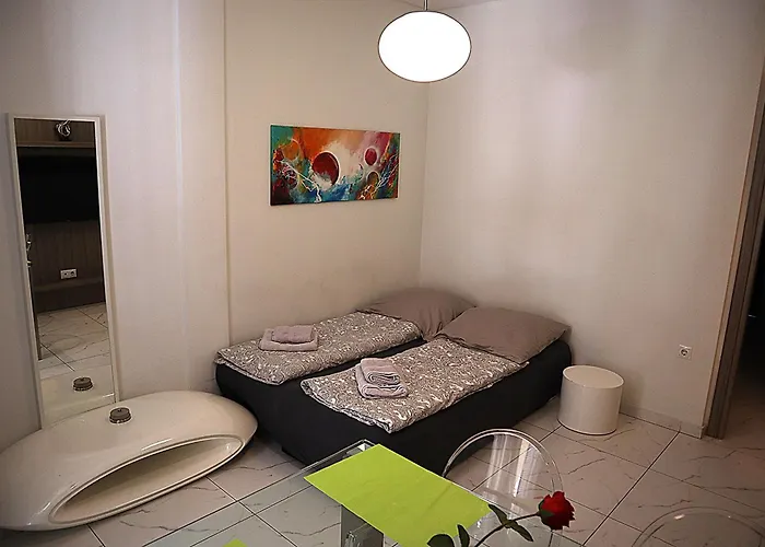 Laura Aristotelous Square Apartment